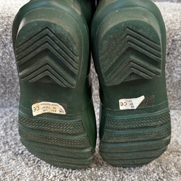 Hunter Classic Tall Green Rubber Boots - Picture 8 of 11
